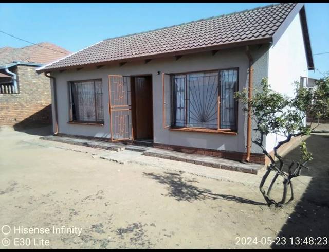2 BEDROOM HOUSE FOR SALE IN SOSHANGUVE FF